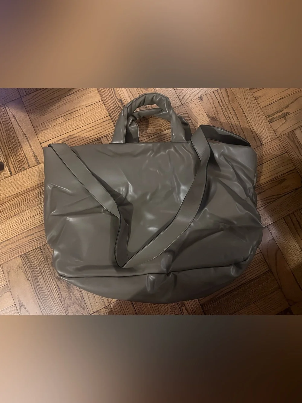 Zara Men's Padded Duffel Bag in Olive